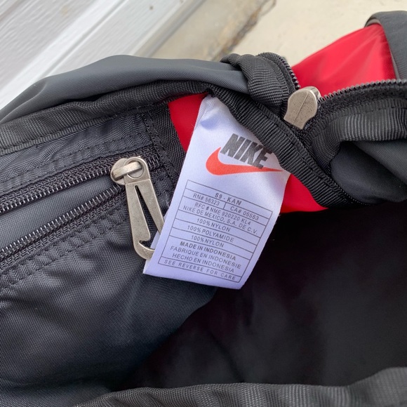 -SOLD- Vintage Nike Duffel Bag - Picture 8 of 8